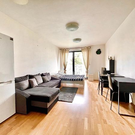 Garden Park Studio Прага Экстерьер фото